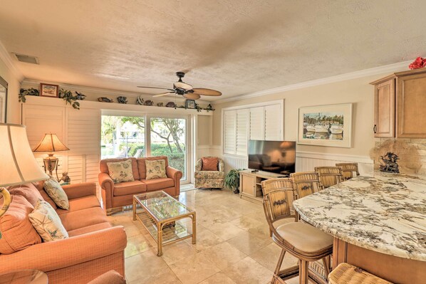 House (2 Bedrooms) | Living area | TV