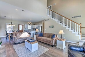 TV, fireplace - Lakefront Camdenton Home w/ Fire Pit & Grill! (Camdenton)
