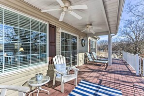Terrace/patio - Lakefront Camdenton Home w/ Fire Pit & Grill! (Camdenton)