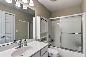 Bathroom - Lakefront Camdenton Home w/ Fire Pit & Grill! (Camdenton)