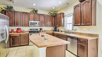 House (2 Bedrooms) | Private kitchen | Microwave, oven, stovetop, dishwasher