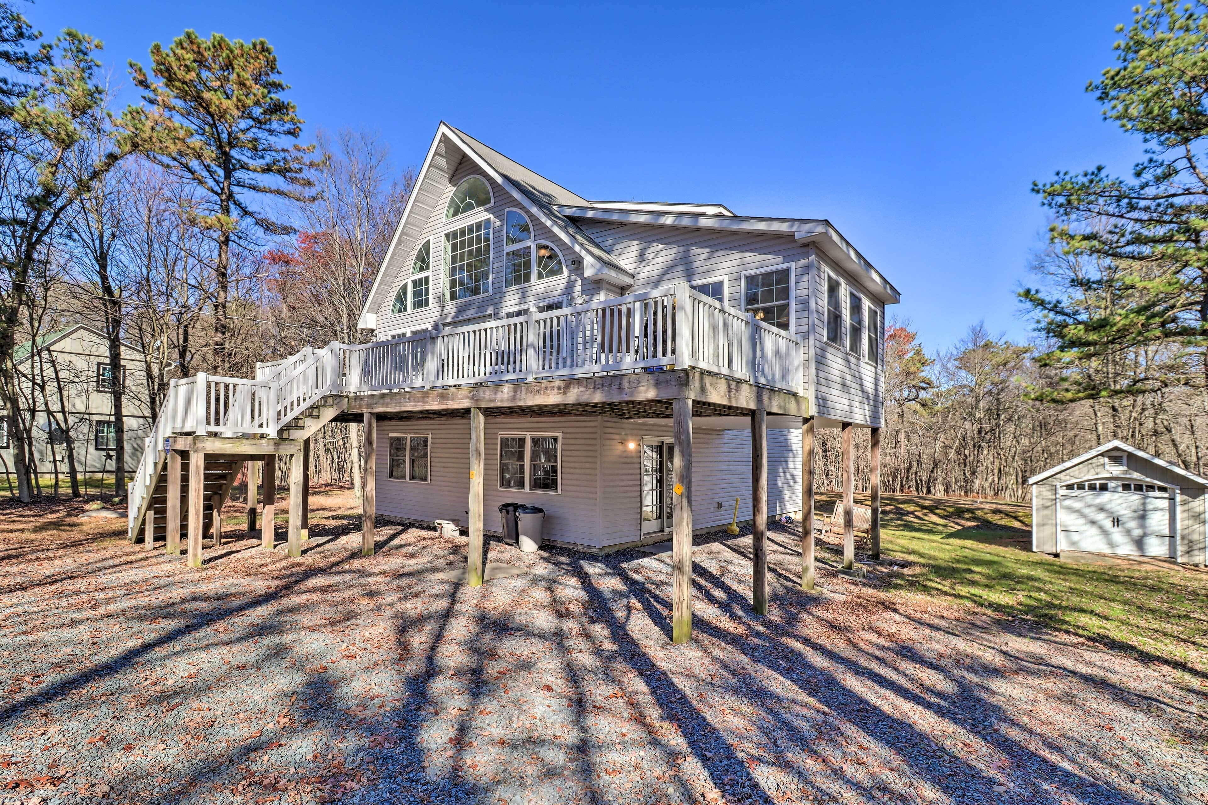 Lehighton Getaway w/ Deck + Community Perks!