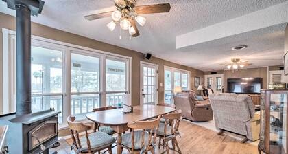 Lake Livingston Hideaway w/ Dock + Gas Grill!