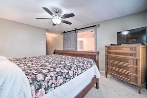 House (3 Bedrooms) | 3 bedrooms, laptop workspace, iron/ironing board, free cots/infant beds - Lake Livingston Hideaway w/ Dock + Gas Grill! (Onalaska)