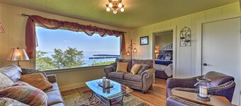 Waterfront Home ~ 6 Mi to Olympic National Park!
