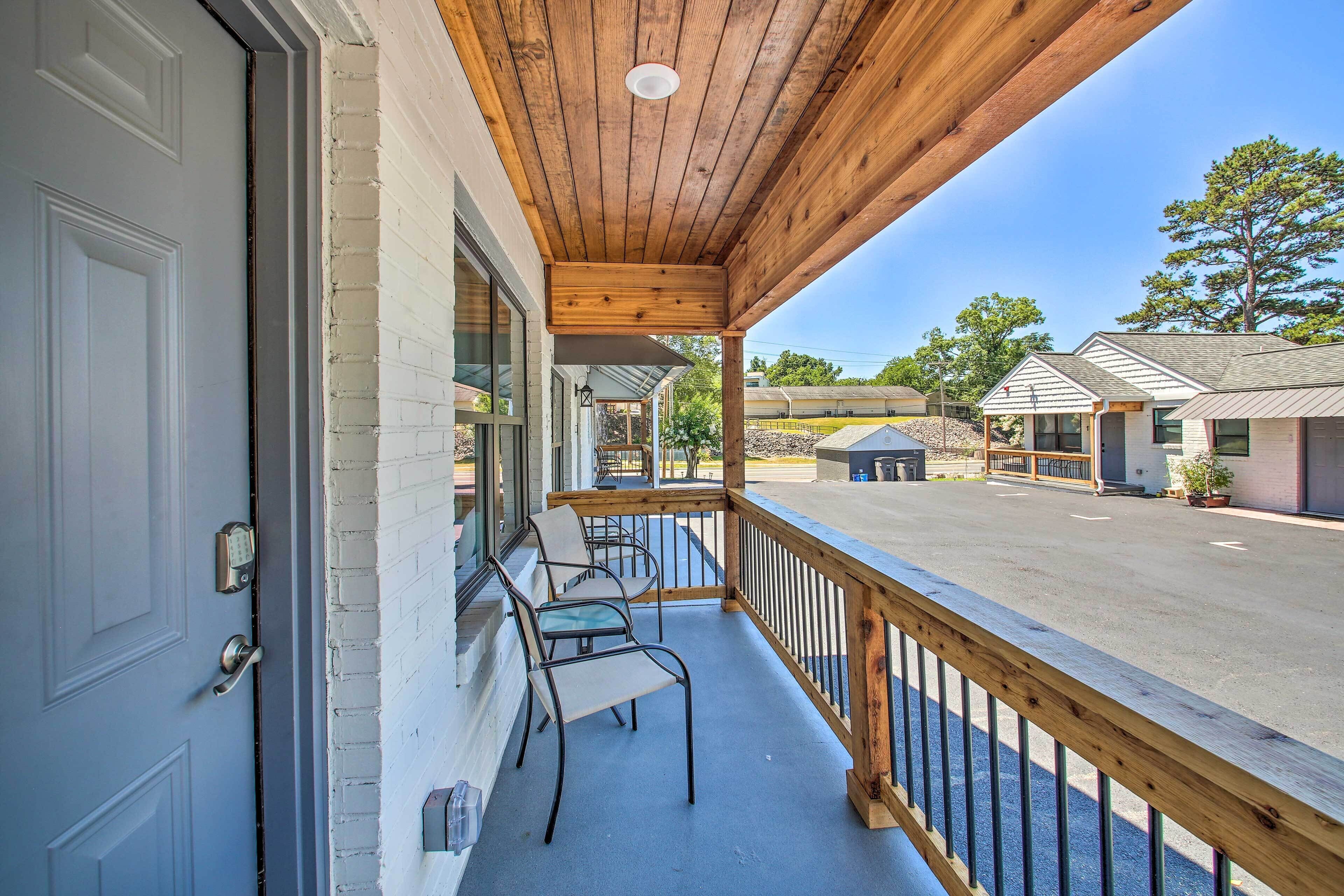 Chic Uptown Cottage - Mins to Downtown Fun!