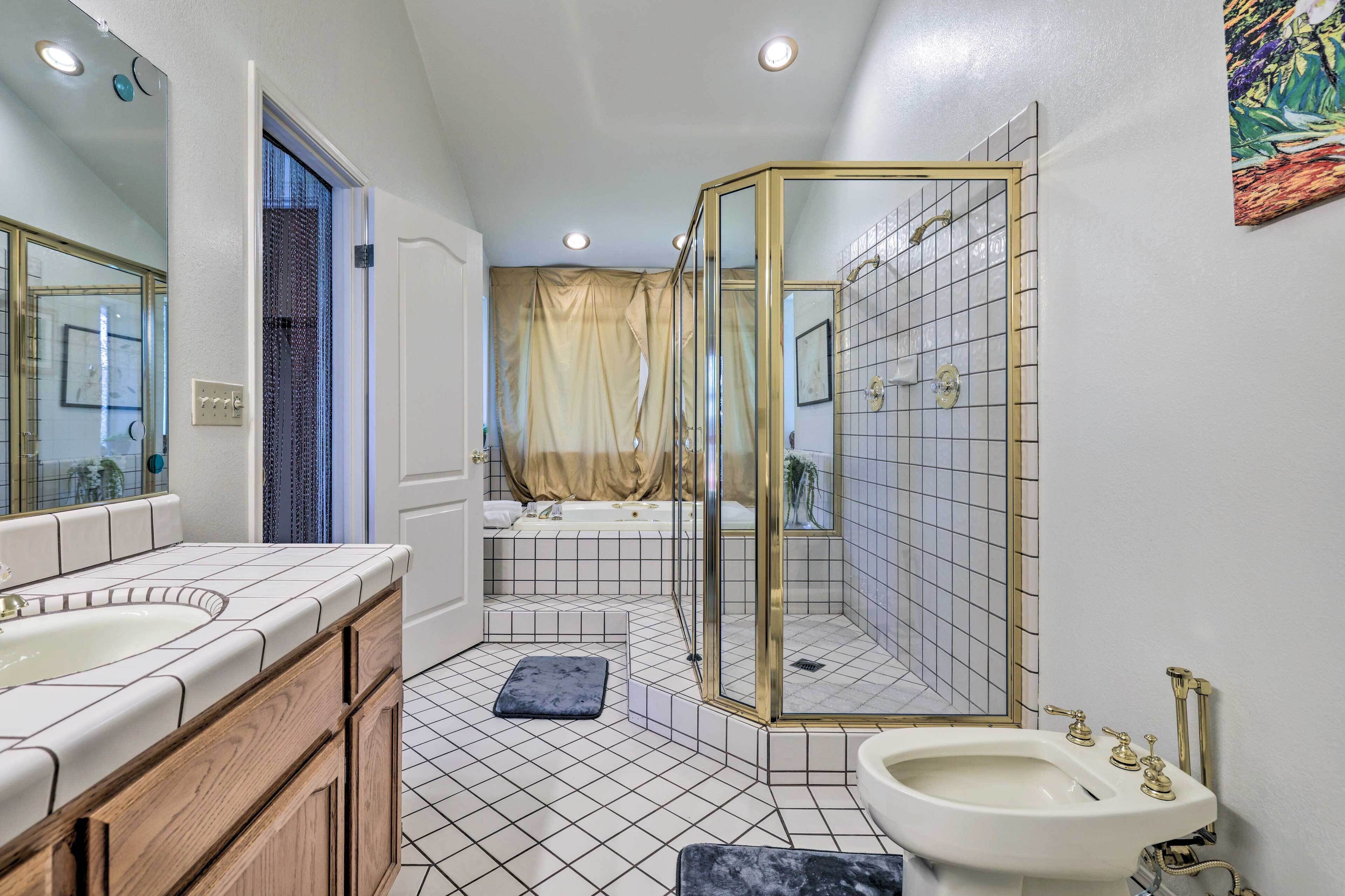 Pine Mountain Lake Home w/ Decks, Golf Course View