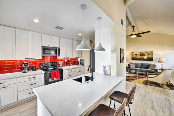 Micro-ondas, fogão, cooktop, lava-louças