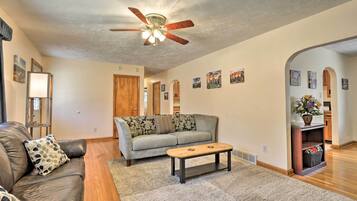 House (3 Bedrooms) | Interior