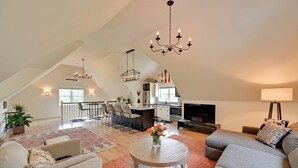A spacious living room with a high ceiling, a dining area, and a kitchen. - Cozy Campton Cottage < 1 Mi to Owls Nest Resort! (Campton)