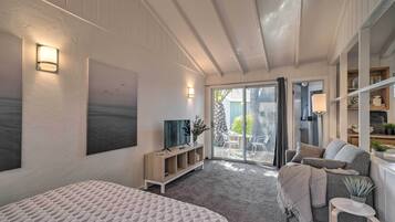 Apartment (0 Bedroom) | Interior