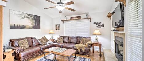 House (3 Bedrooms) | Living area