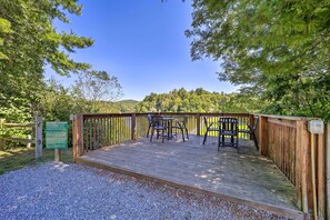 Outdoor dining - Mountain Getaway Home in a Resort Community! (Newland)