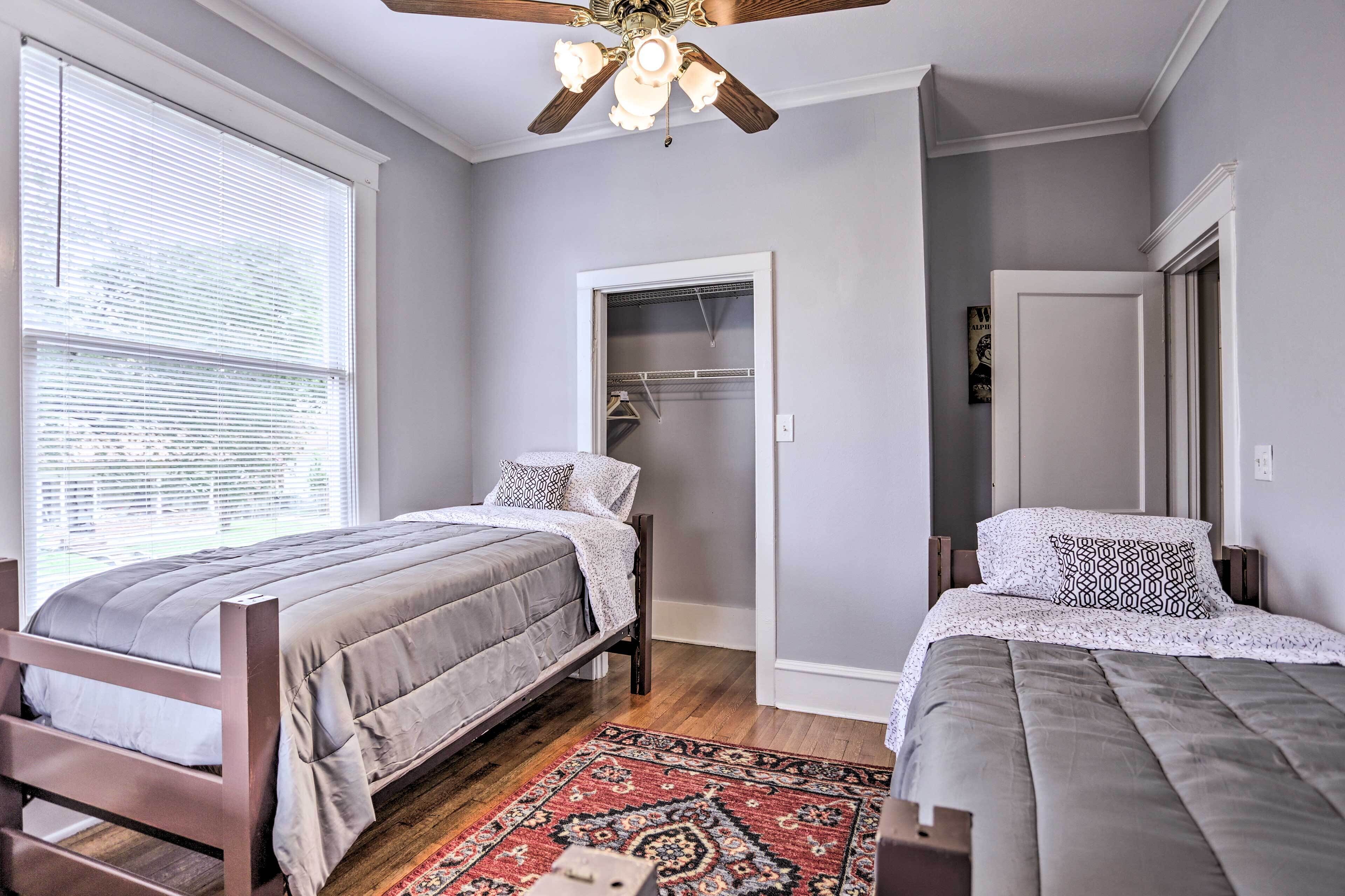 Haunted Shreveport Home ~ 3 Mi to Downtown Fun!