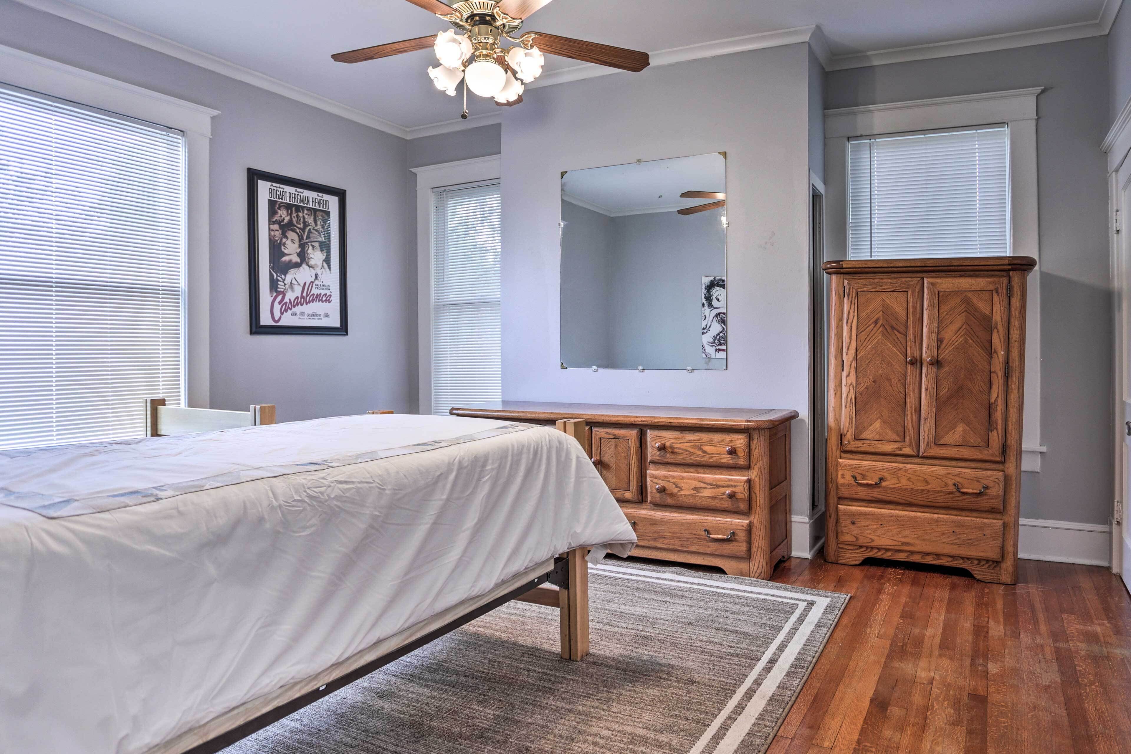 Haunted Shreveport Home ~ 3 Mi to Downtown Fun!