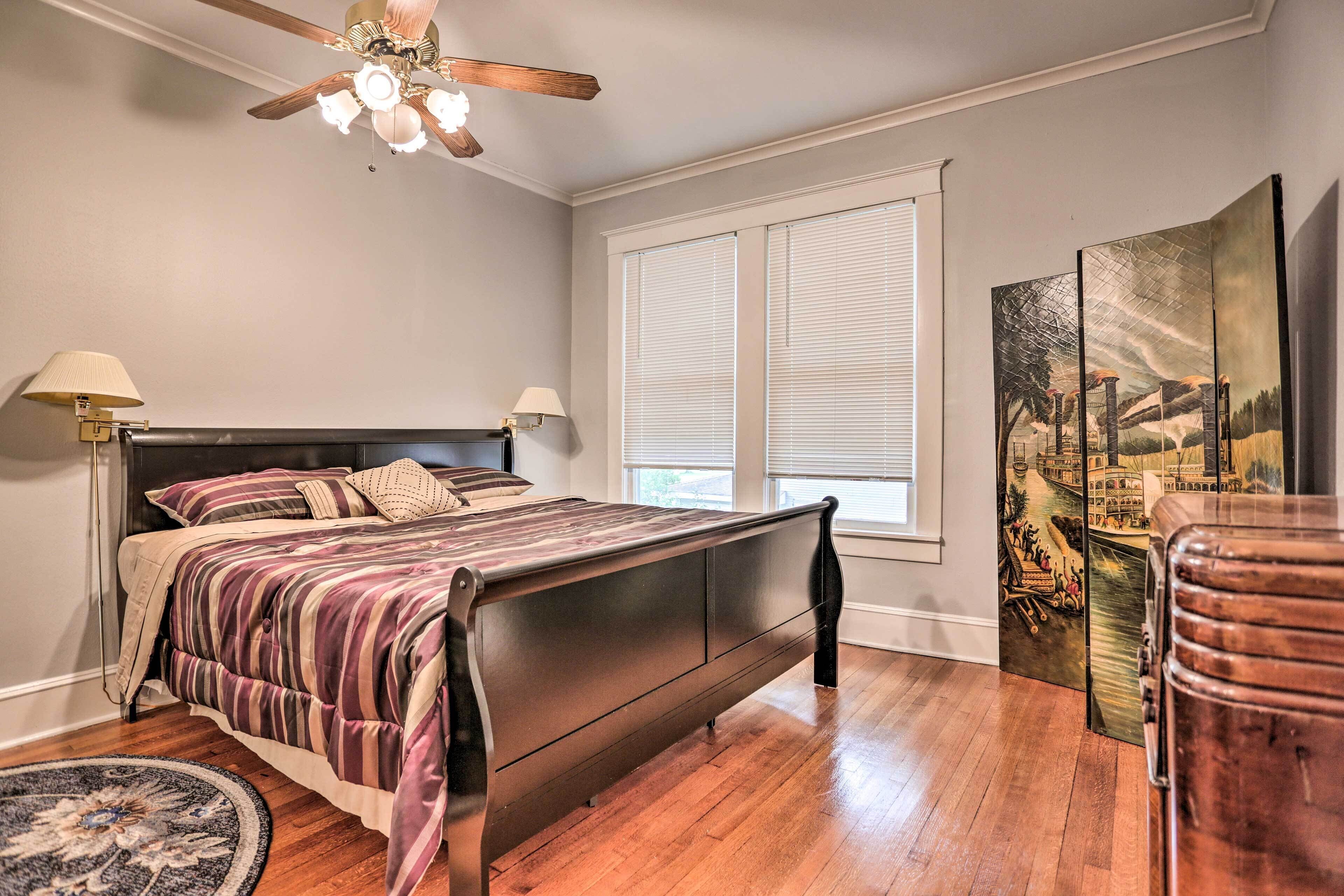 Haunted Shreveport Home ~ 3 Mi to Downtown Fun!