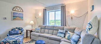 3 Mi to Lake Michigan: The Country Cottage