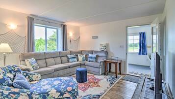 Cottage (2 Bedrooms) | Front of property