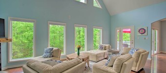 Yogis Paradise w/ Deck ~ 1 Mi to Yogaville!