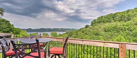 Apartment (3 Bedrooms) | Front of property