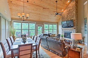 Apartment (3 Bedrooms) | Interior - Lake-view Silver Point Condo by Hurricane Marina! (Silver Point)