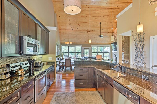 Apartment (3 Bedrooms) | Interior - Lake-view Silver Point Condo by Hurricane Marina! (Silver Point)