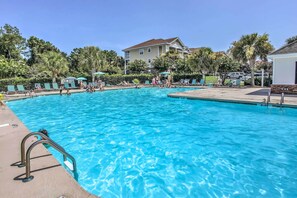 Interior - Shuttle to Ocean! North Myrtle Beach Retreat (North Myrtle Beach)