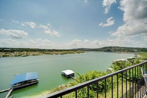 Interior - Spicewood Condo on The South Shore of Lake Travis! (Spicewood)