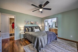 4 habitaciones, escritorio y espacio para trabajar con laptop 