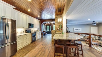 House (4 Bedrooms) | Interior