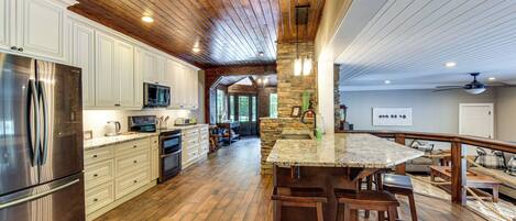 المنشأة من الداخل