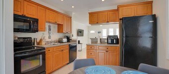 2 Mi to Bonita Beach: Bbq-ready Townhome!