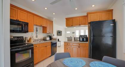 2 Mi to Bonita Beach: Bbq-ready Townhome!