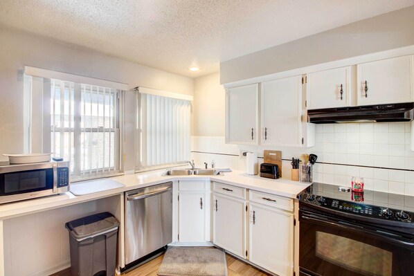 Apartment (2 Bedrooms) | Interior - Pleasant Condo - 14 Mi to Dtwn Kansas City (Overland Park)