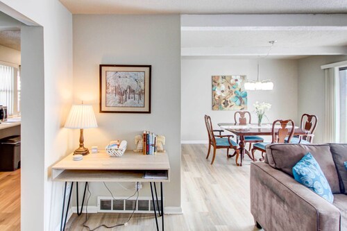 Pleasant Condo - 14 Mi to Dtwn Kansas City