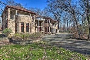 Exterior - Elegant Riverwoods Escape w/ Private Sauna! (Deerfield)