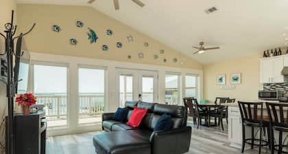 On Galveston Bay: Spacious Home w/ Pier & Grills!