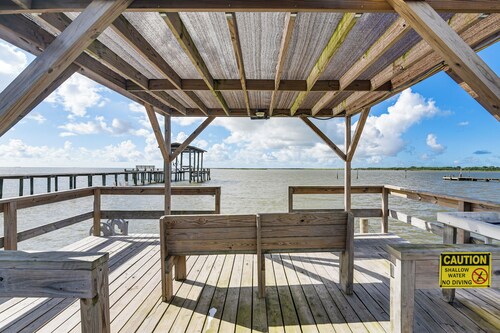 On Galveston Bay: Spacious Home w/ Pier & Grills!