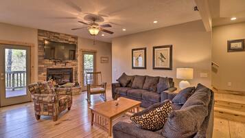 House (5 Bedrooms) | Interior