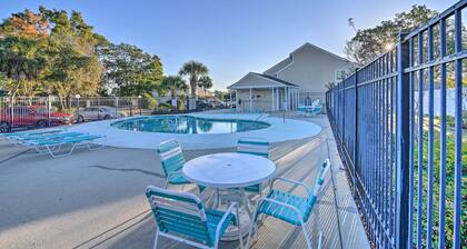 2 Mi to Surfside Beach: Condo w/ Community Pool!