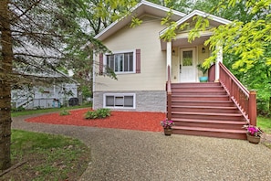House (4 Bedrooms) | Front of property - Hot Tub, Deck & Backyard: Cozy Union Pier House! (Union Pier)