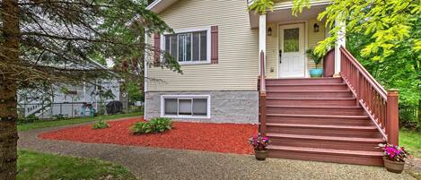 House (4 Bedrooms) | Exterior