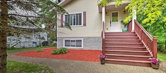 Hot Tub, Deck & Backyard: Cozy Union Pier House!