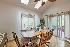 Interior - Hot Tub, Deck & Backyard: Cozy Union Pier House! (Union Pier)