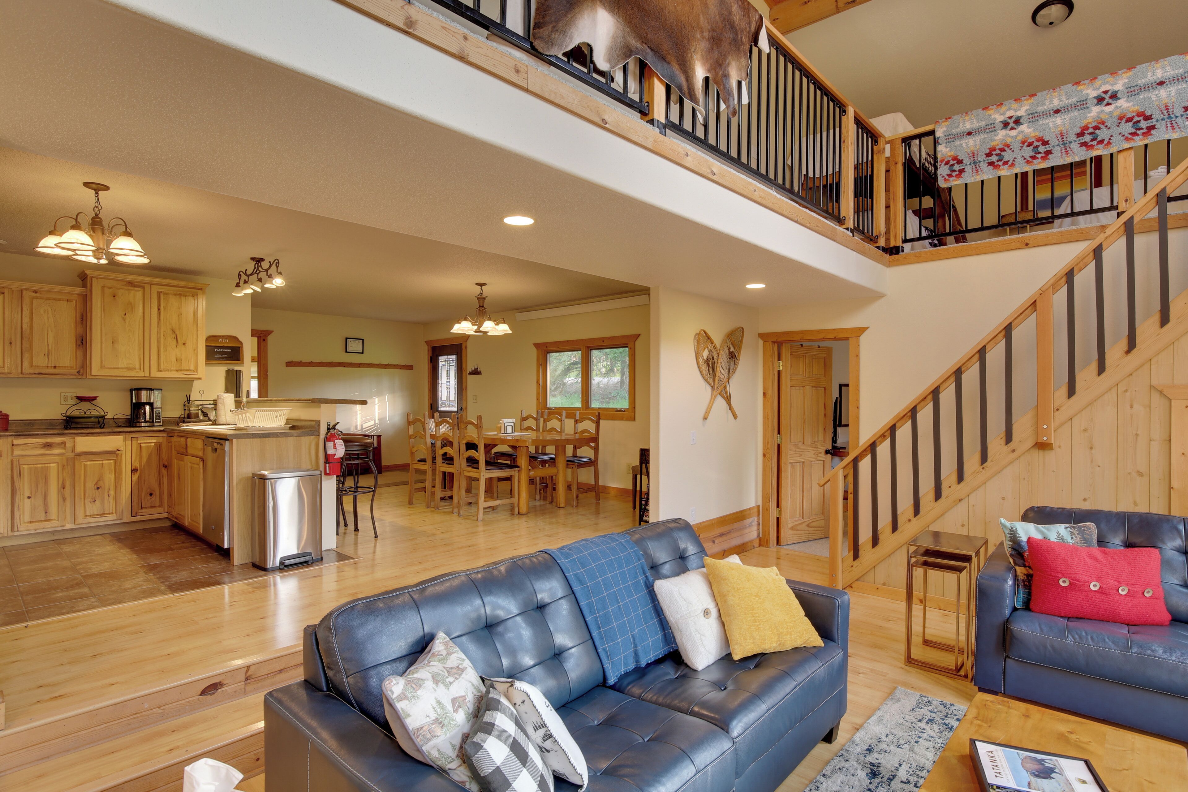 Cabin w/ Hot Tub & Grill < 1 Mi to Skiing!