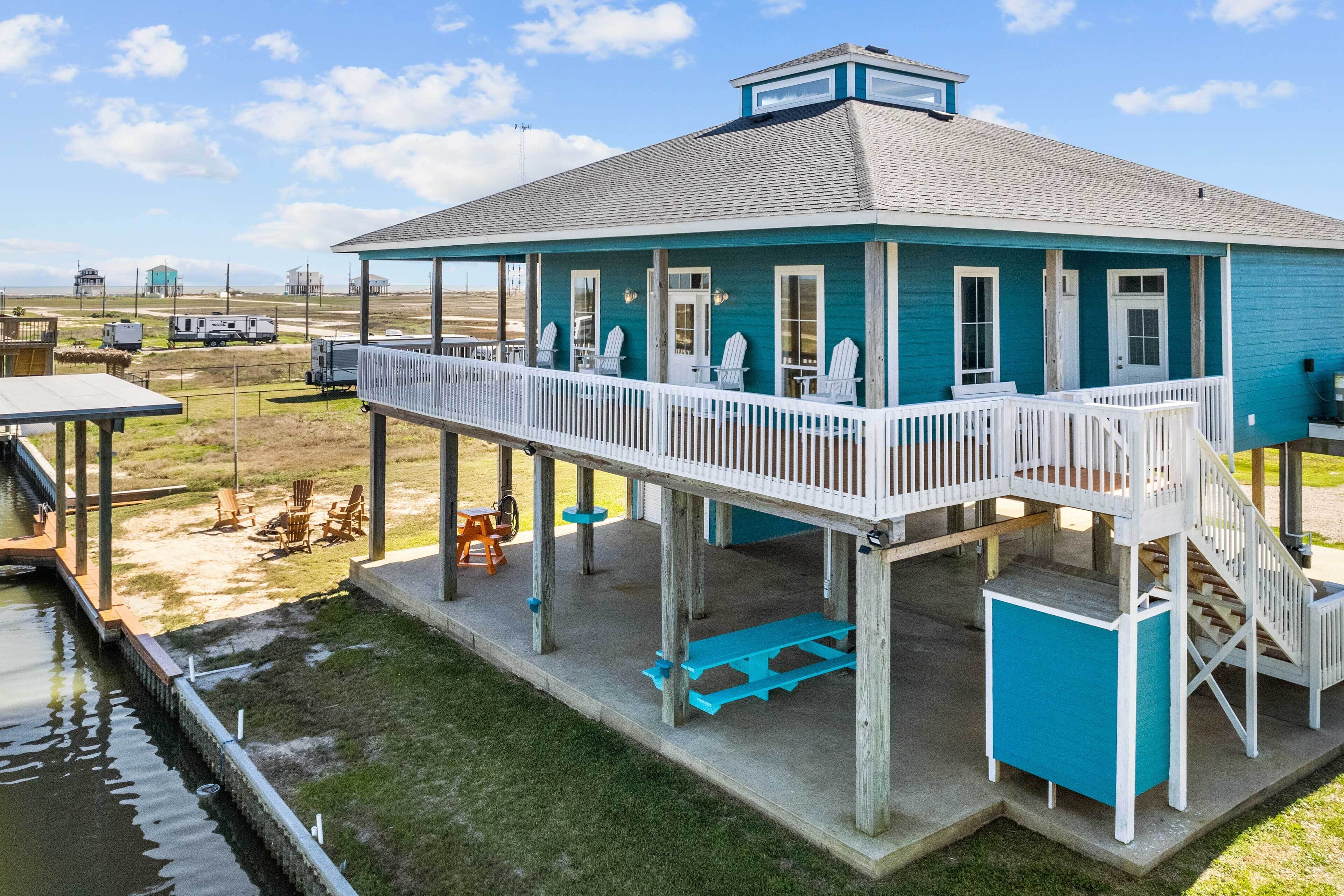 Waterfront Freeport Home w/ Boat Dock Access!