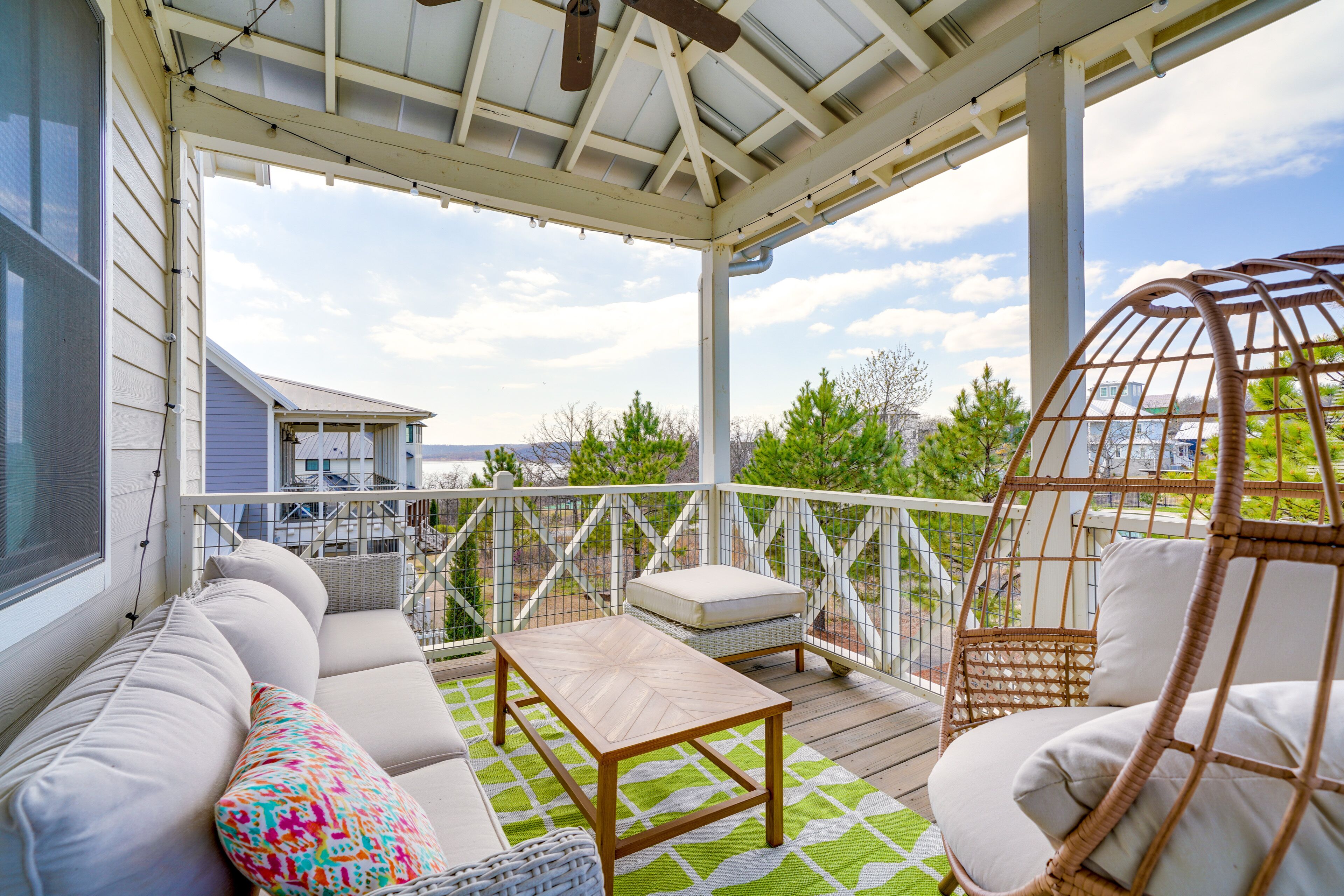 Carlton Landing Home w/ Poolside Lake View!