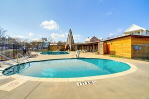 Interior - Carlton Landing Home w/ Poolside Lake View! (Eufaula)