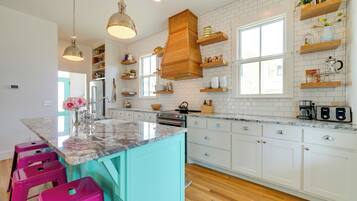 House (5 Bedrooms) | Interior