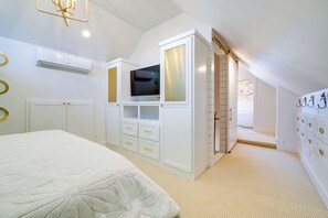 House (5 Bedrooms) | Interior - Carlton Landing Home w/ Poolside Lake View! (Eufaula)